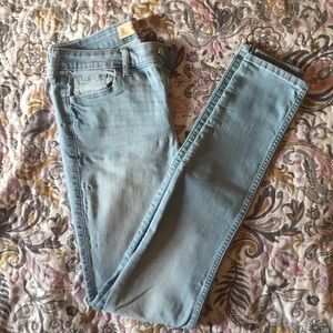 High-waisted denim jeans